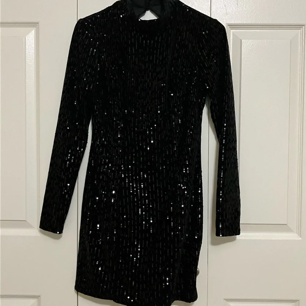 NWOT Francesca’s Ellie Mock Neck Sequin Long Sleeve Mini Dress in S 🪩 - Picture 8 of 8